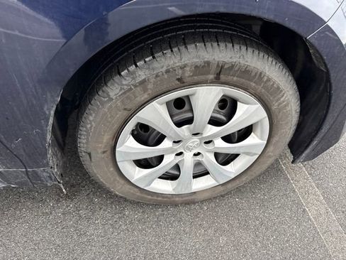 Used 2021 Toyota Corolla LE image 11