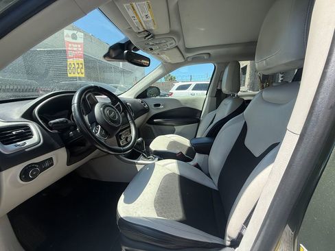 Used 2020 Jeep Compass Latitude FWD image 5