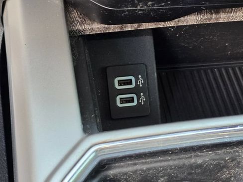 Used 2017 Ford F250 Lariat w/ Chrome Package AWD/4WD image 23