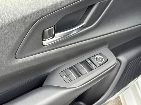 New 2026 Toyota Prius Plug-In Hybrid image 30