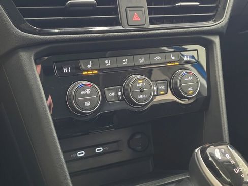 Used 2024 Volkswagen Taos SE image 32