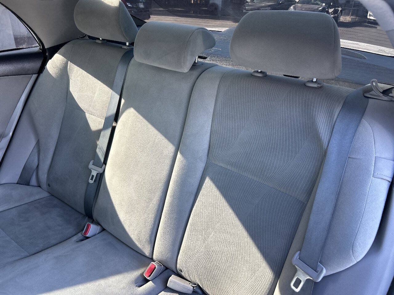Used 2013 Toyota Corolla LE FWD image 17