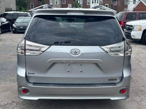 Used 2012 Toyota Sienna SE FWD image 8