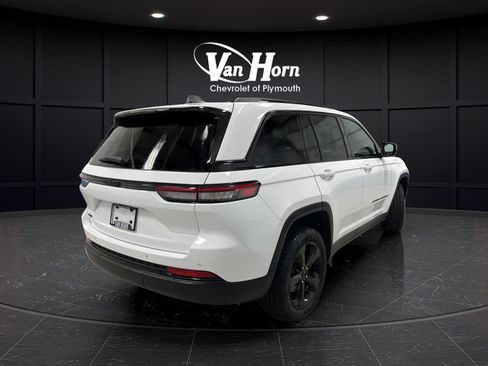 Used 2023 Jeep Grand Cherokee Altitude AWD/4WD image 7