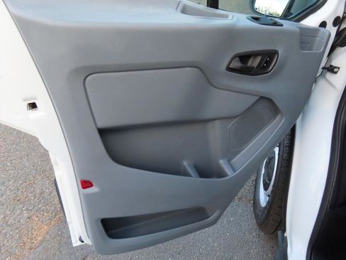 Used 2018 Ford Transit 250 130 Low Roof RWD image 10