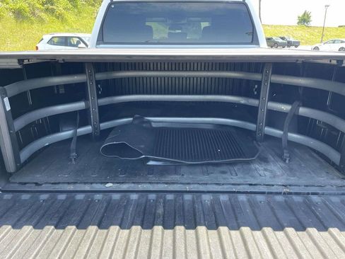 Used 2022 Toyota Tundra SR5 w/ SR5 Convenience Package AWD/4WD image 25