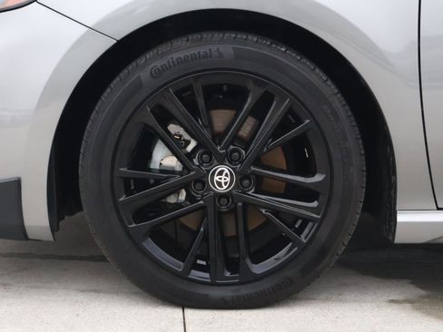 Used 2025 Toyota Camry LE image 9