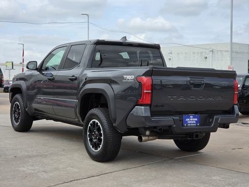 Used 2025 Toyota Tacoma TRD Off-Road AWD/4WD image 7