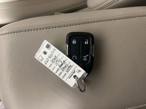 Used 2020 GMC Acadia Denali image 21