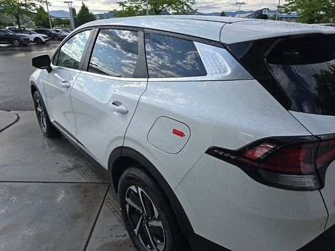 New 2025 Kia Sportage LX image 4