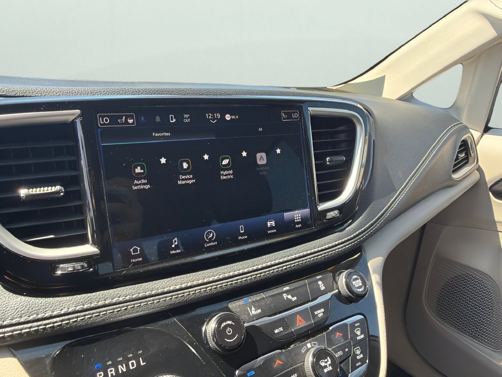 Used 2023 Chrysler Pacifica Touring-L FWD image 28