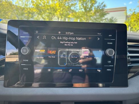 Used 2025 Volkswagen Jetta SE image 21