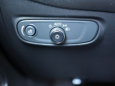 Used 2023 Chevrolet Equinox LT image 35