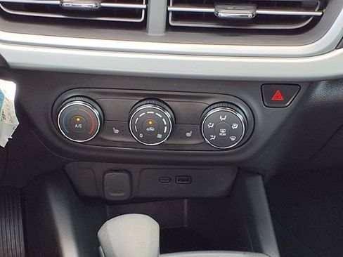 Used 2024 Chevrolet Trax LS w/ LS Convenience Package FWD image 16