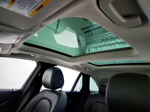 Used 2022 Mercedes-Benz GLC 300 4MATIC image 19