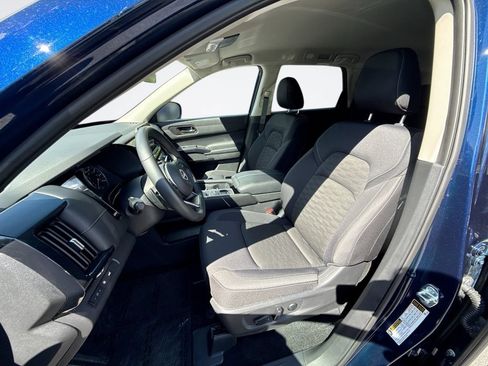 Used 2025 Nissan Pathfinder SV FWD image 13