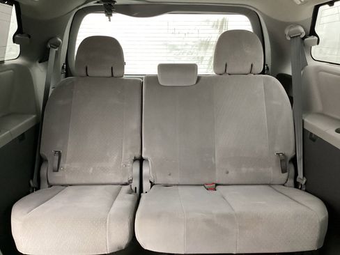 Used 2015 Toyota Sienna LE AWD/4WD image 24