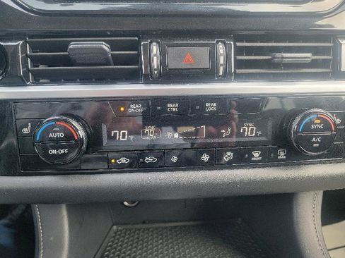 Used 2025 Nissan Pathfinder SV image 15