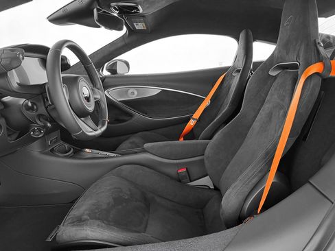 New 2025 McLaren Artura image 26