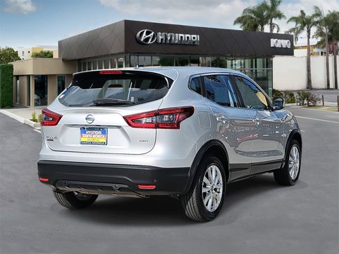 Used 2021 Nissan Rogue Sport S image 3