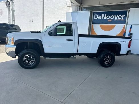 Used 2010 Chevrolet Silverado 3500 LT w/ Interior Plus Package AWD/4WD image 15