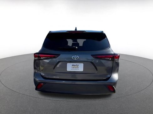 Used 2025 Toyota Highlander LE image 12