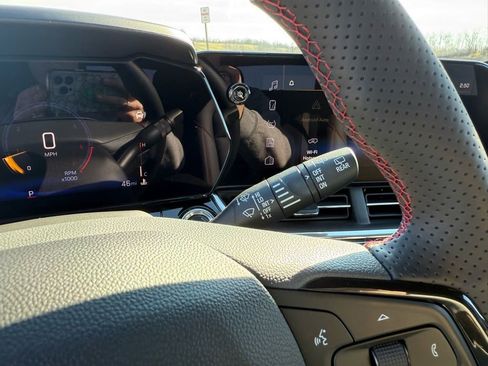 New 2026 Chevrolet Trax RS w/ Sunroof Package image 33