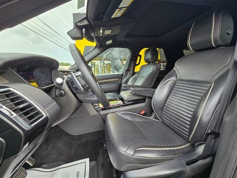 Used 2019 Land Rover Discovery HSE AWD/4WD image 13