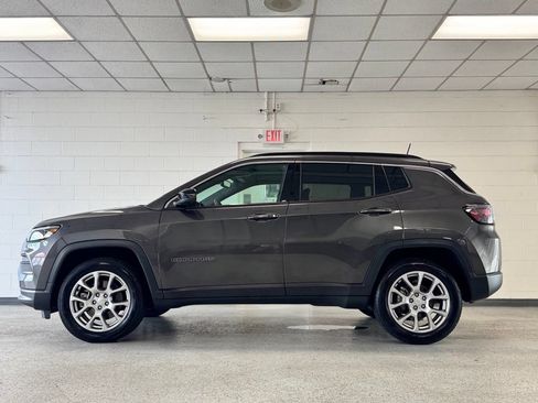 Certified 2023 Jeep Compass Latitude w/ Sun and Sound Group AWD/4WD image 4
