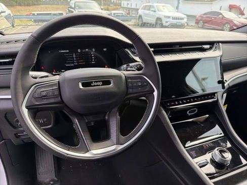 New 2026 Jeep Grand Cherokee Altitude image 14