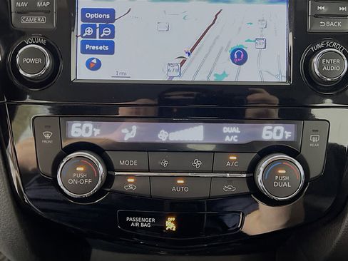 Used 2017 Nissan Rogue Sport SV w/ SV Premium Package image 26