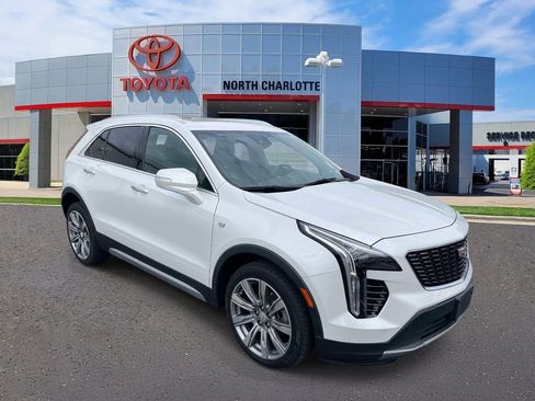 Used 2021 Cadillac XT4 Premium Luxury w/ Cold Weather Package image 3