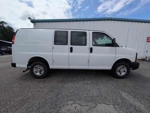 Used 2013 Chevrolet Express 2500 RWD image 9