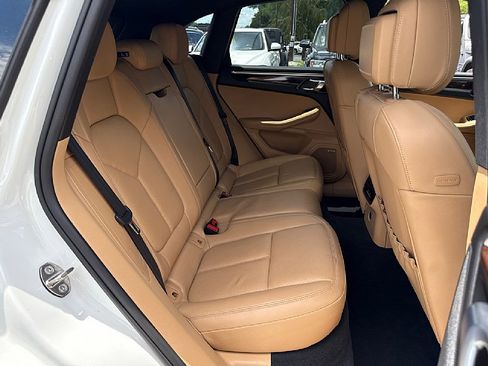 Used 2018 Porsche Macan S image 15