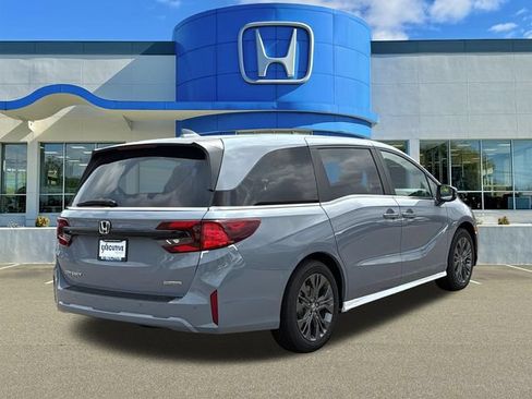 New 2026 Honda Odyssey Touring image 4