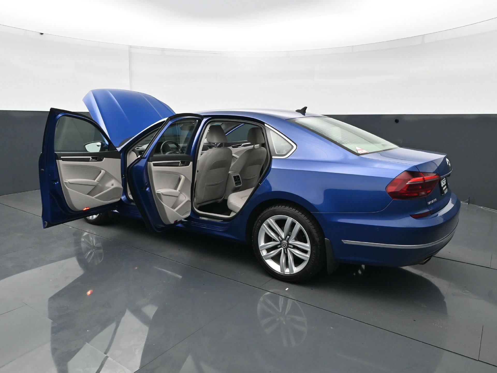 Used 2017 Volkswagen Passat 1.8T SEL Premium FWD image 29