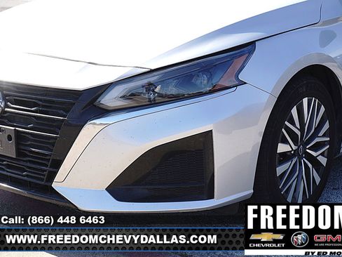 Used 2024 Nissan Altima 2.5 SV FWD image 9