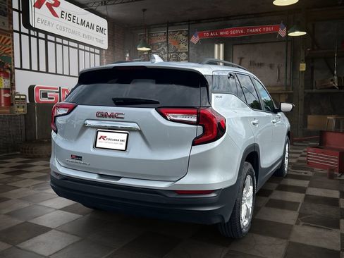 Certified 2022 GMC Terrain SLE w/ Driver Convenience Package FWD image 5