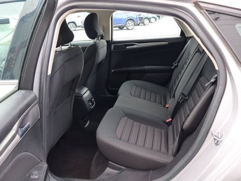 Used 2018 Ford Fusion SE FWD image 4