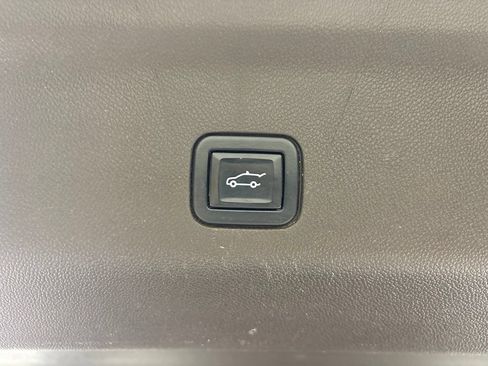 Used 2023 GMC Yukon XL SLT AWD/4WD image 52