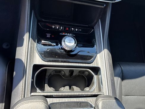 Used 2024 Jeep Wagoneer L Series II w/ Flexible Seating Group image 15