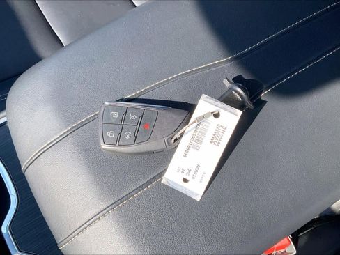 Used 2024 GMC Acadia Elevation image 13