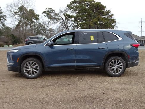 Used 2025 Buick Enclave Preferred image 4