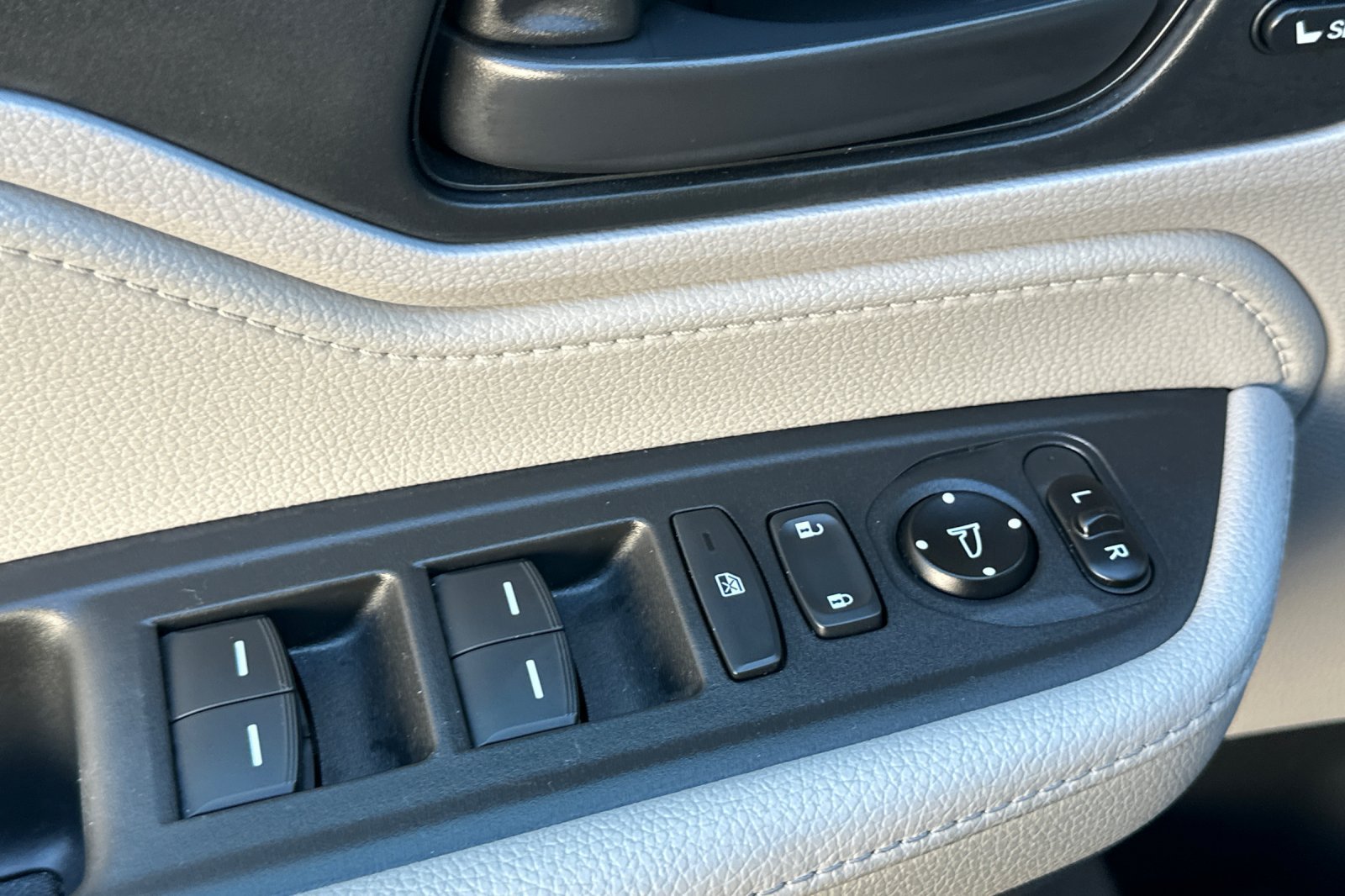 Used 2018 Honda Odyssey EX-L image 12