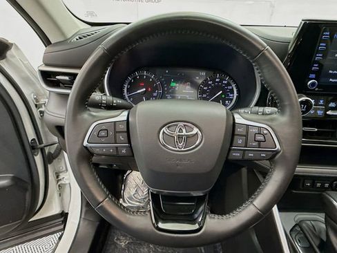 Used 2021 Toyota Highlander XLE image 11