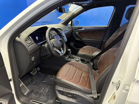 Used 2024 Volkswagen Tiguan SEL R-Line image 13