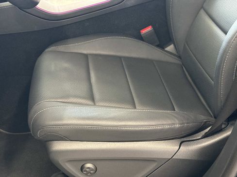 Certified 2025 Mercedes-Benz GLE 450e 4MATIC w/ Driver Assistance Package image 13