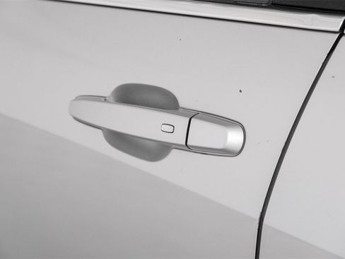 Used 2021 Chevrolet Malibu LT image 38