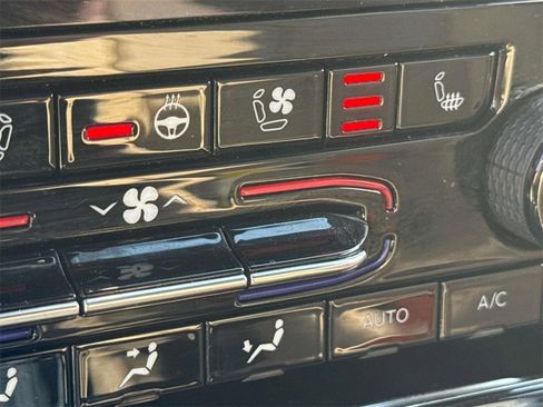 Used 2023 Jeep Grand Cherokee Limited w/ Luxury Tech Group II image 22