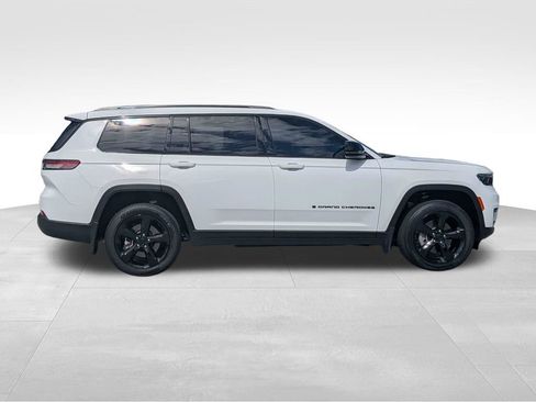 Used 2024 Jeep Grand Cherokee L Altitude AWD/4WD image 3